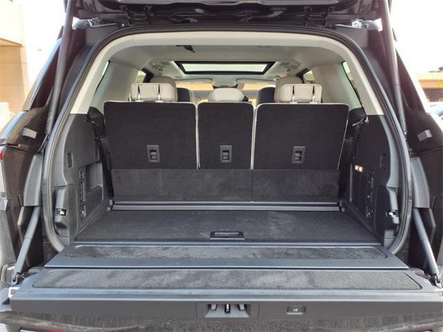 new 2025 Lincoln Navigator car, priced at $103,185