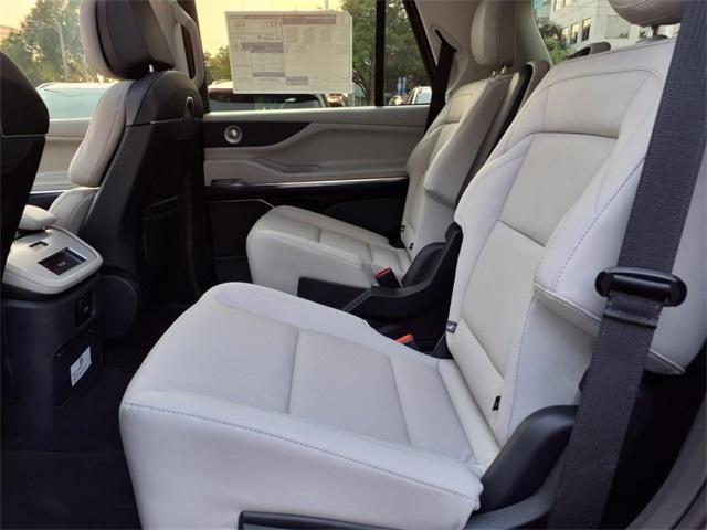 new 2025 Lincoln Navigator car, priced at $103,185
