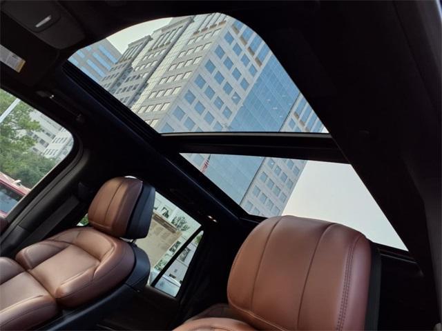 new 2025 Lincoln Navigator car, priced at $103,685