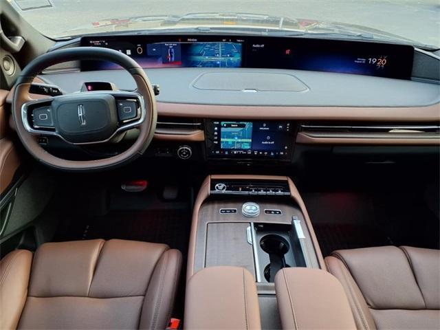 new 2025 Lincoln Navigator car, priced at $103,685
