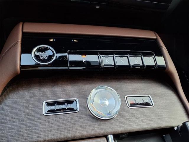 new 2025 Lincoln Navigator car, priced at $103,685