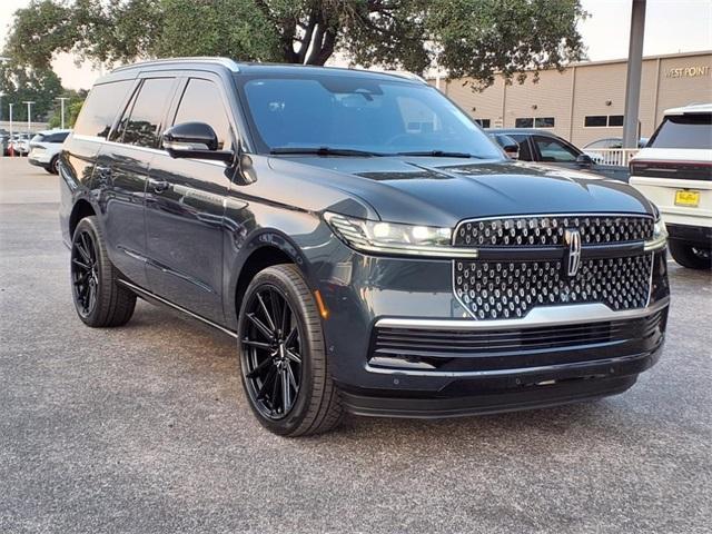 new 2025 Lincoln Navigator car, priced at $103,685