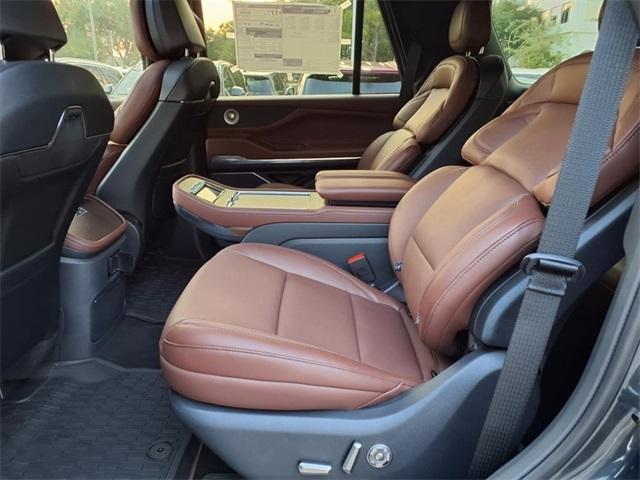 new 2025 Lincoln Navigator car, priced at $103,685
