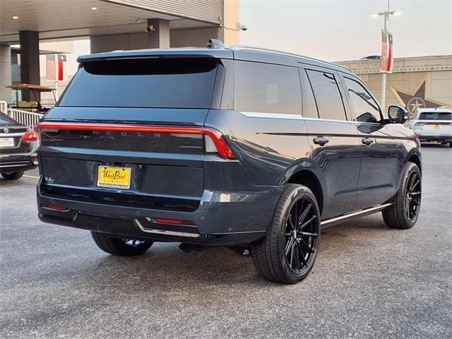 new 2025 Lincoln Navigator car, priced at $103,685