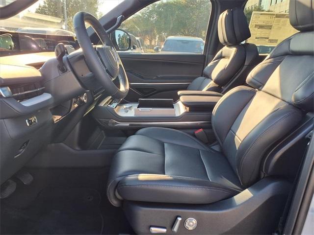 new 2025 Lincoln Navigator car, priced at $105,778
