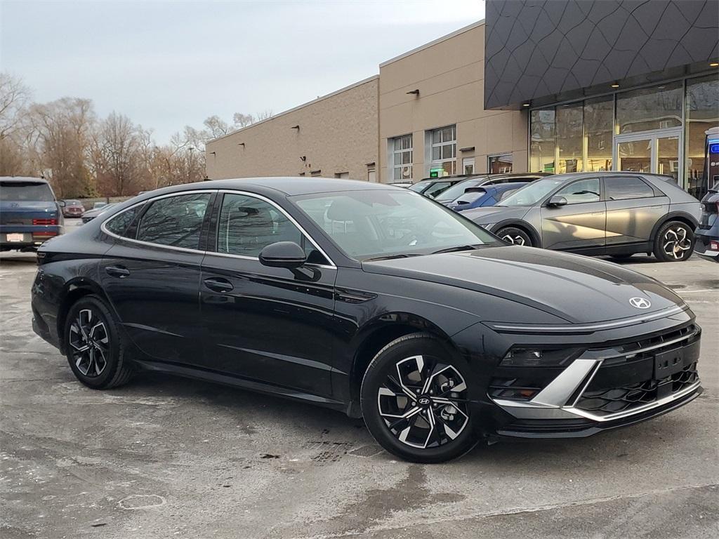 new 2024 Hyundai Sonata car, priced at $28,295