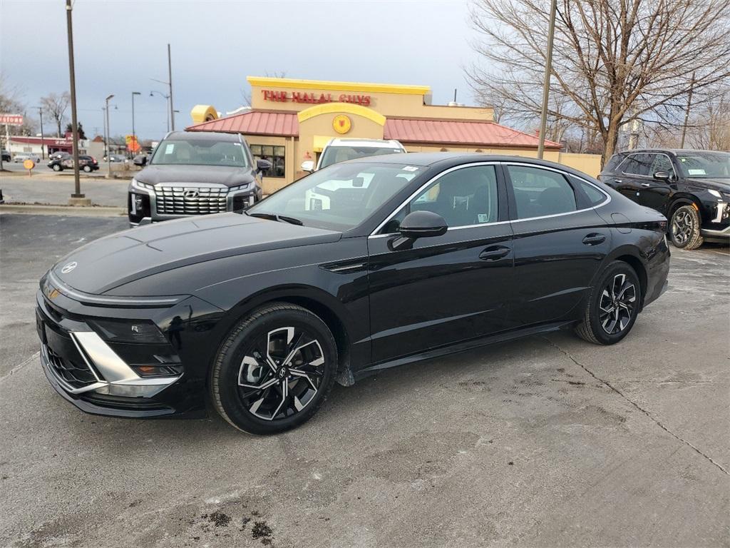 new 2024 Hyundai Sonata car, priced at $28,295