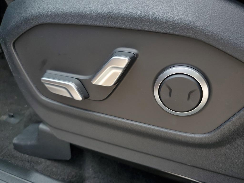 new 2025 Hyundai Santa Fe car, priced at $40,082