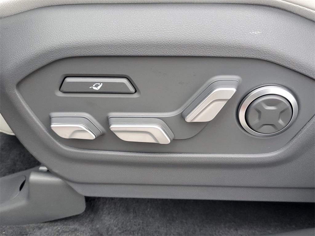 new 2025 Hyundai SANTA FE HEV car, priced at $51,605