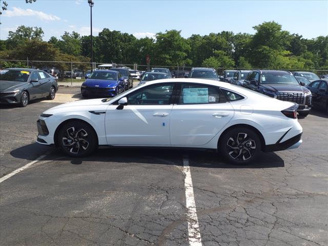 new 2024 Hyundai Sonata car, priced at $30,205