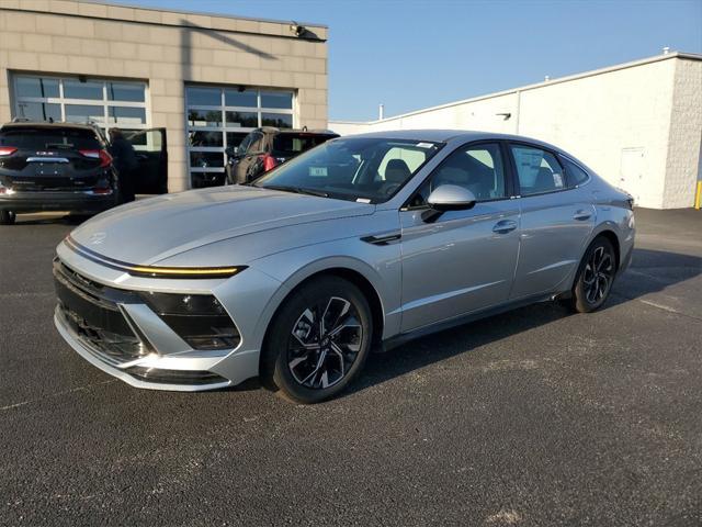 new 2025 Hyundai Sonata car, priced at $30,101