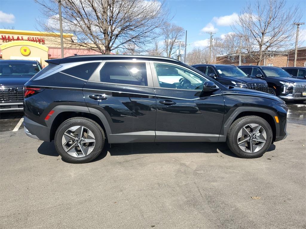 new 2025 Hyundai Tucson car, priced at $32,998