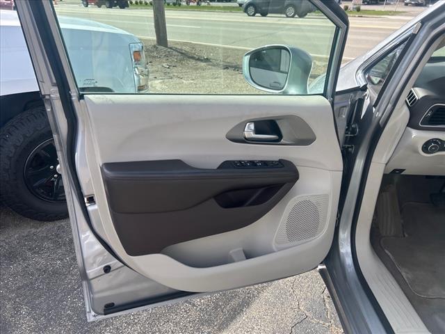 used 2018 Chrysler Pacifica car, priced at $13,987