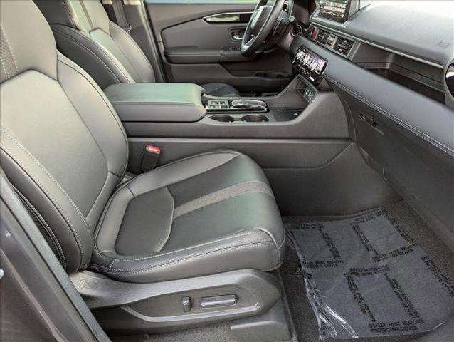 used 2025 Honda Pilot car, priced at $42,991