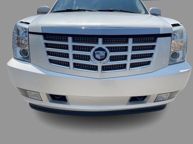 used 2007 Cadillac Escalade car, priced at $6,411