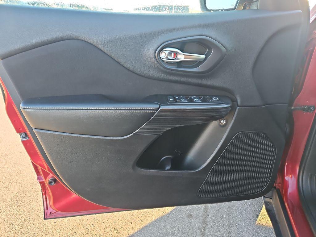 used 2014 Jeep Cherokee car, priced at $7,433