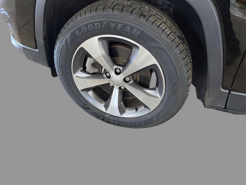 used 2022 Jeep Cherokee car, priced at $27,722