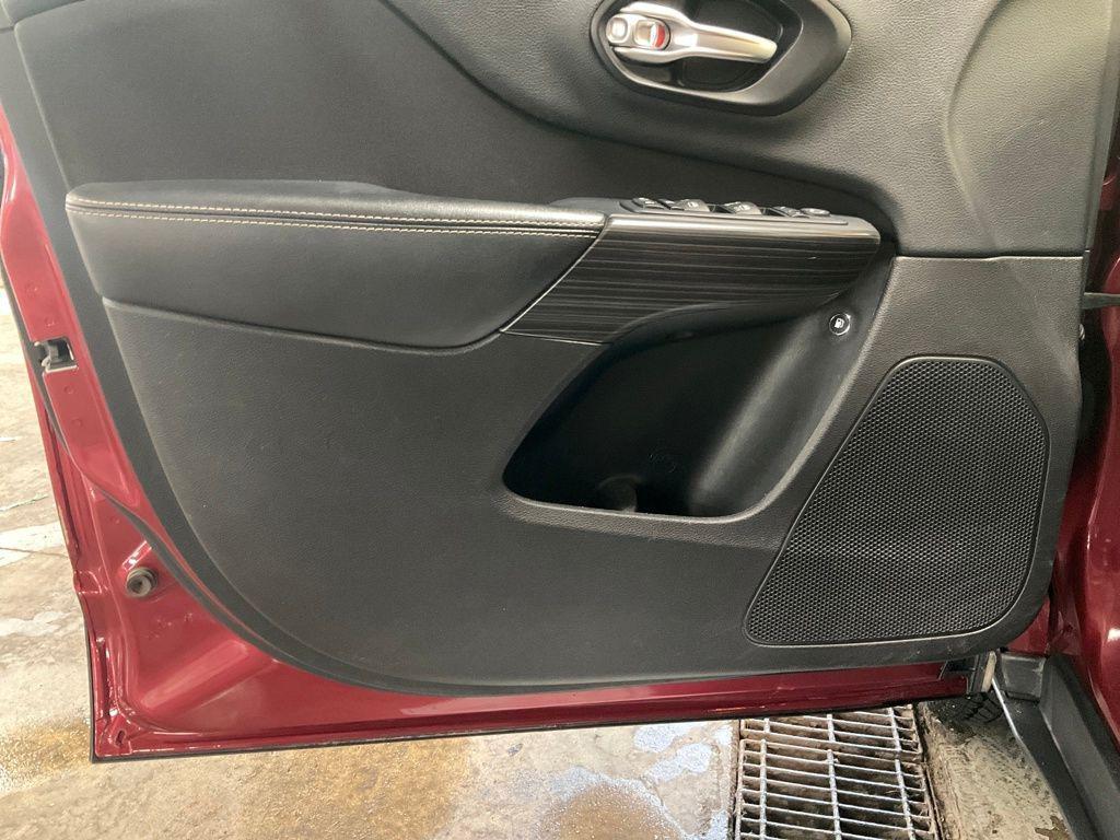 used 2015 Jeep Cherokee car, priced at $7,911