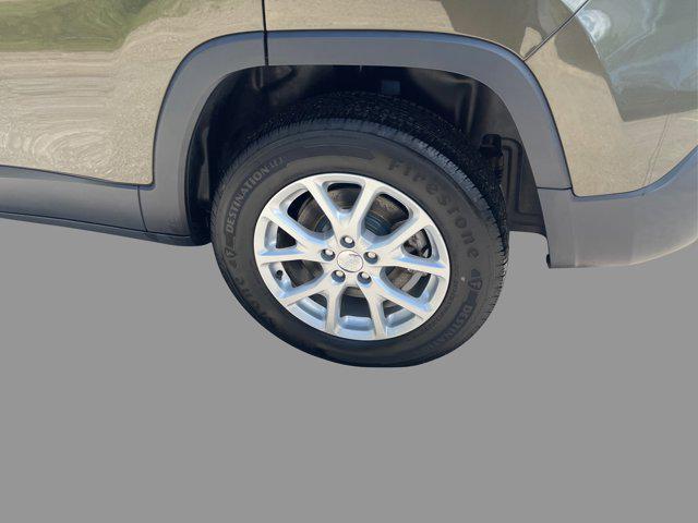 used 2015 Jeep Cherokee car, priced at $10,811