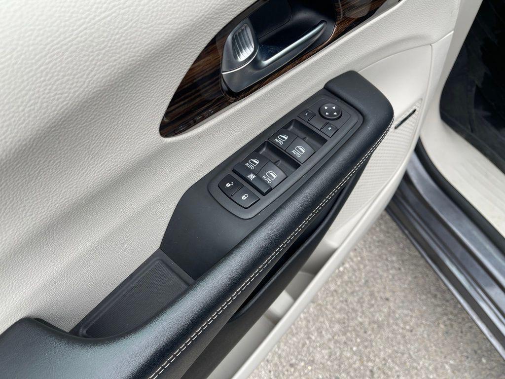 used 2022 Chrysler Pacifica car, priced at $28,911