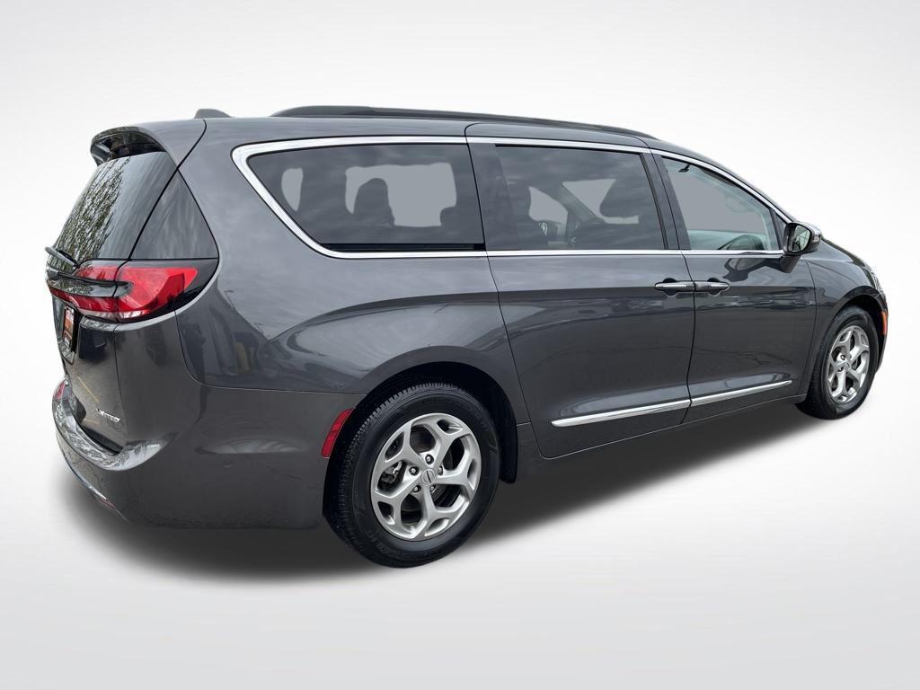 used 2022 Chrysler Pacifica car, priced at $28,911