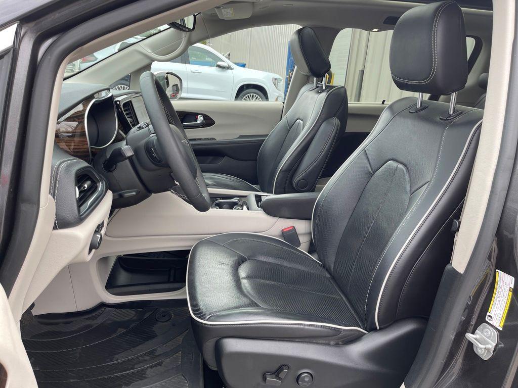 used 2022 Chrysler Pacifica car, priced at $28,911