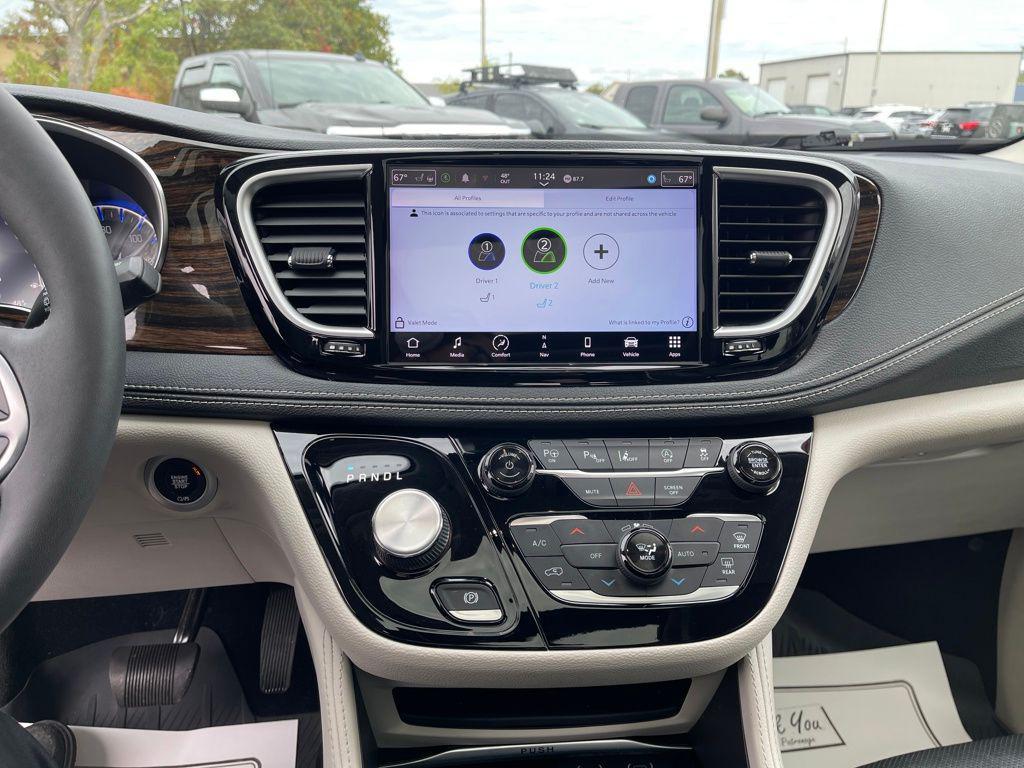used 2022 Chrysler Pacifica car, priced at $28,911