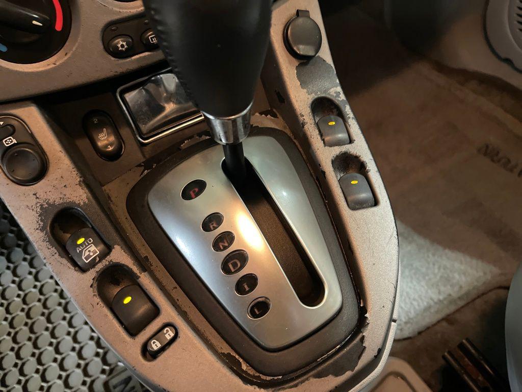 used 2005 Saturn Vue car, priced at $2,411