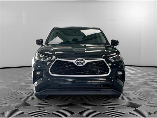 used 2022 Toyota Highlander car, priced at $31,495