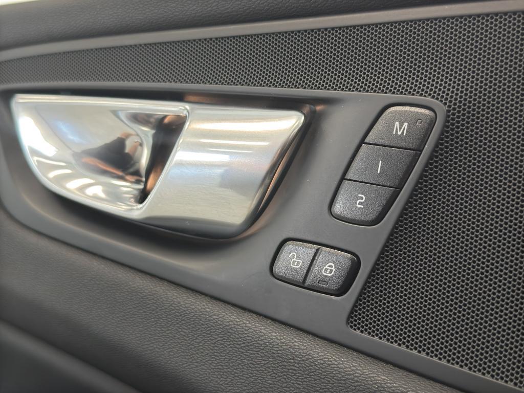used 2023 Volvo XC60 car, priced at $31,995