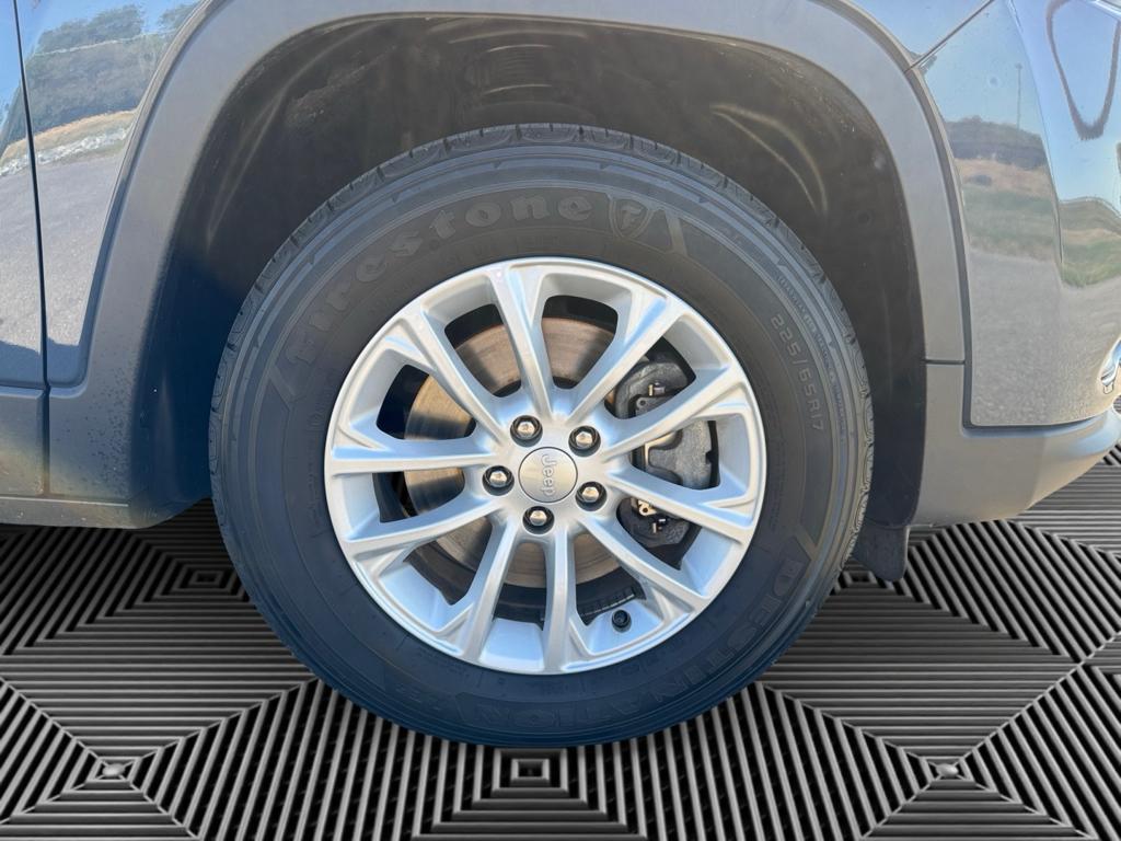 used 2020 Jeep Cherokee car, priced at $19,995