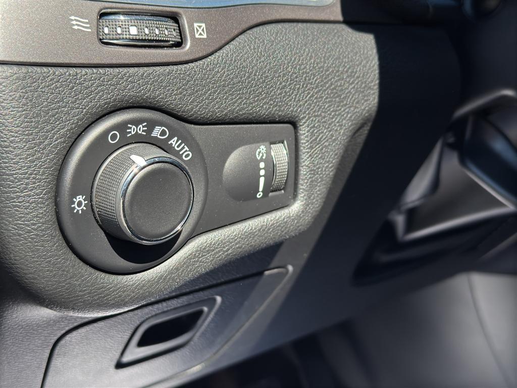 used 2020 Jeep Cherokee car, priced at $19,995
