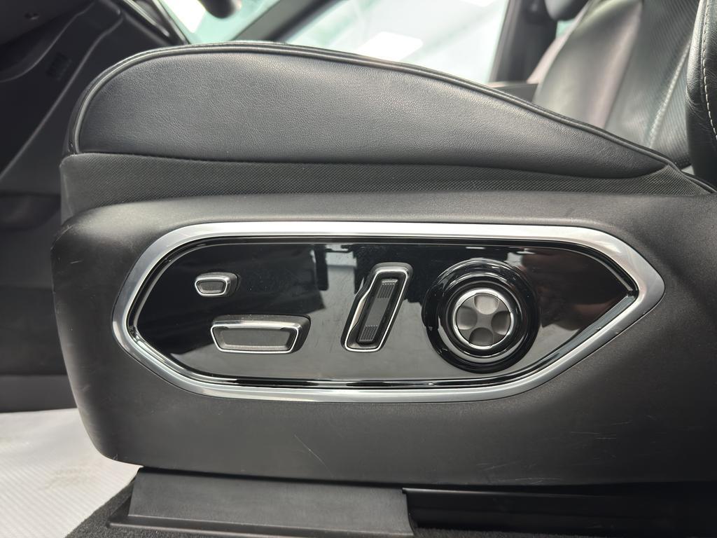 used 2022 Jeep Grand Cherokee car, priced at $37,495