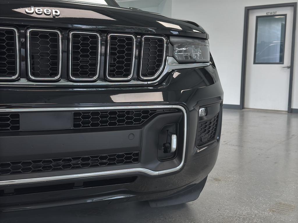 used 2022 Jeep Grand Cherokee car, priced at $37,495