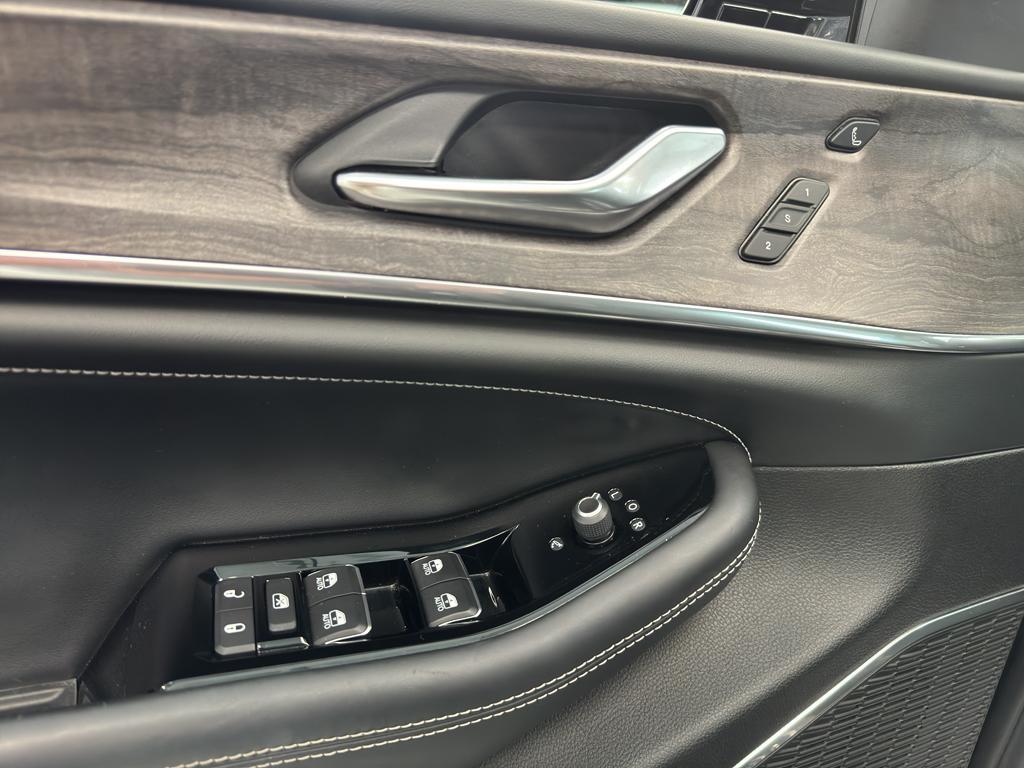 used 2022 Jeep Grand Cherokee car, priced at $37,495