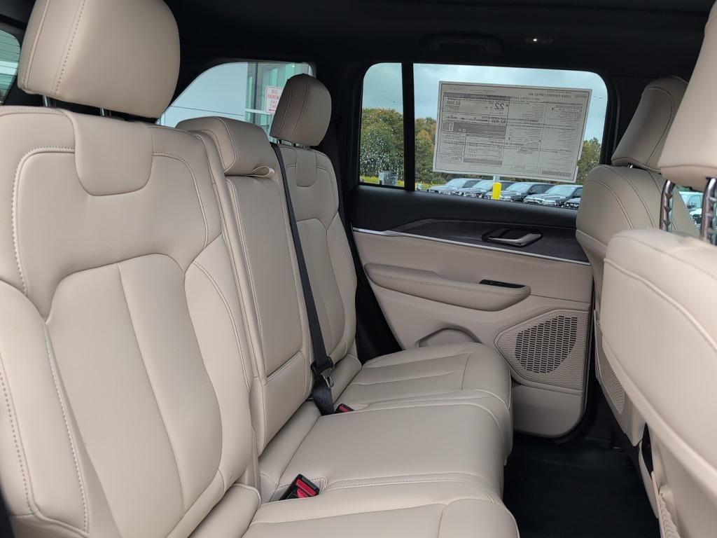 new 2025 Jeep Grand Cherokee car, priced at $49,510