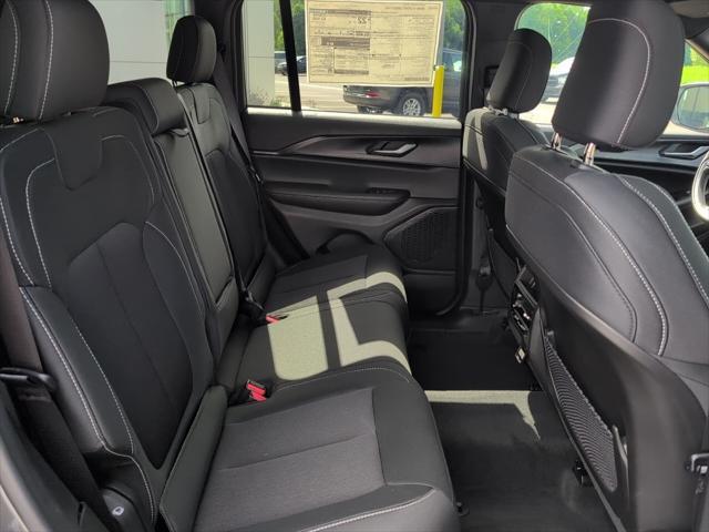 new 2025 Jeep Grand Cherokee car, priced at $44,170