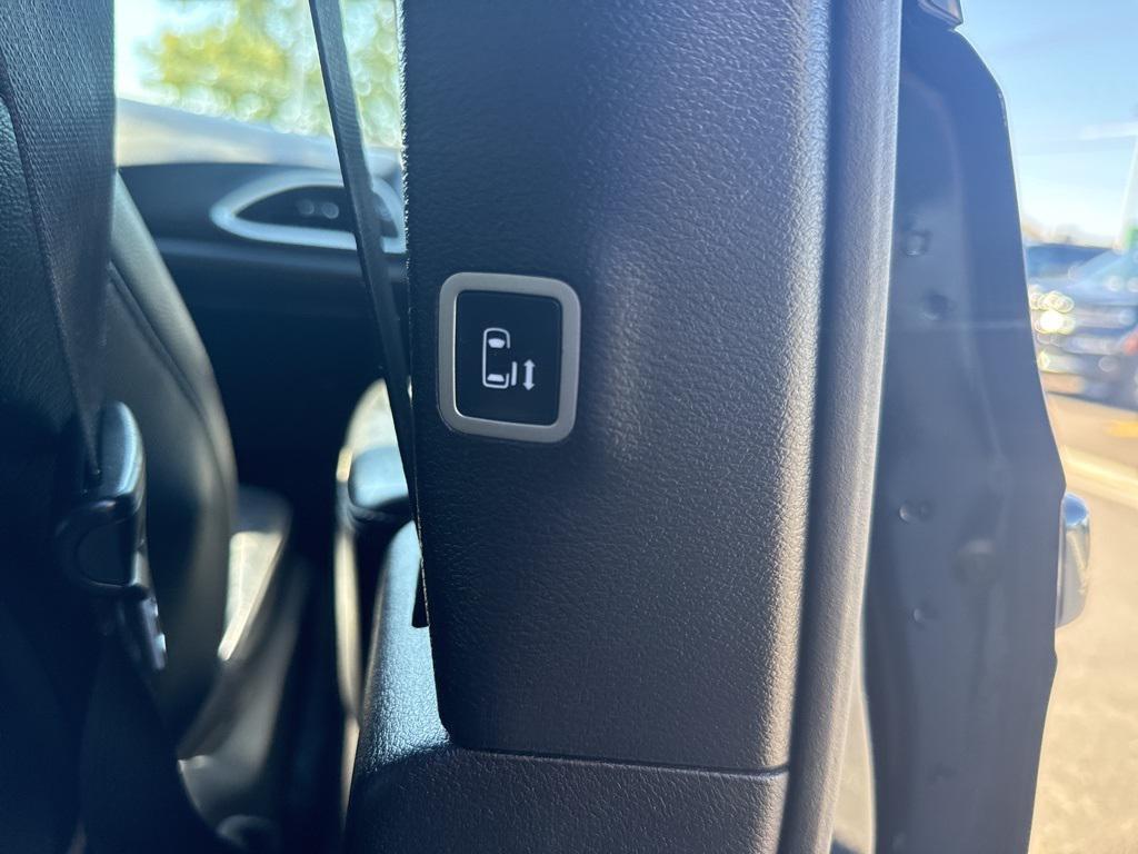 used 2022 Chrysler Pacifica car, priced at $23,100