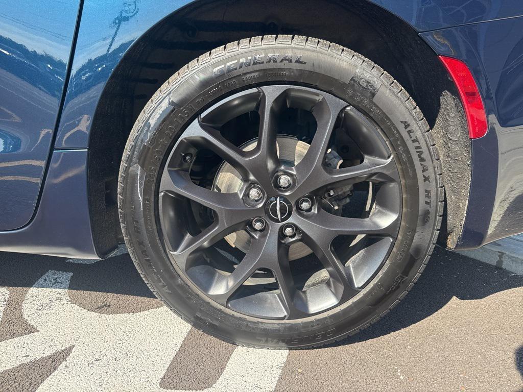 used 2022 Chrysler Pacifica car, priced at $23,100
