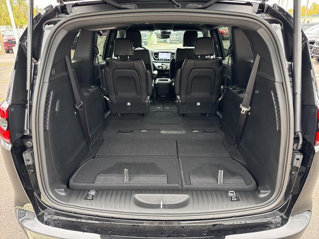 new 2026 Chrysler Pacifica car, priced at $47,703