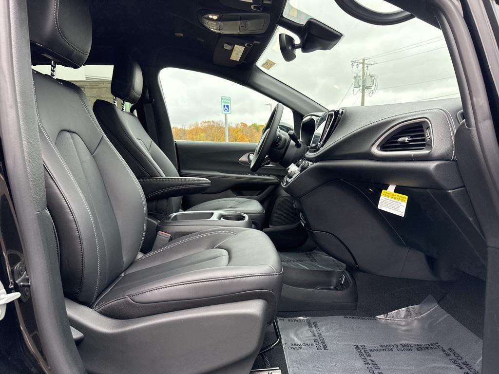 new 2026 Chrysler Pacifica car, priced at $47,703