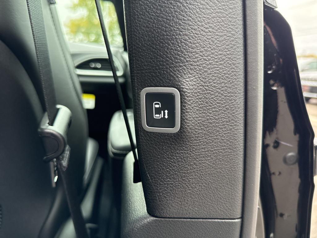 new 2026 Chrysler Pacifica car, priced at $47,703