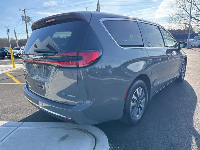 new 2023 Chrysler Pacifica Hybrid car, priced at $46,857