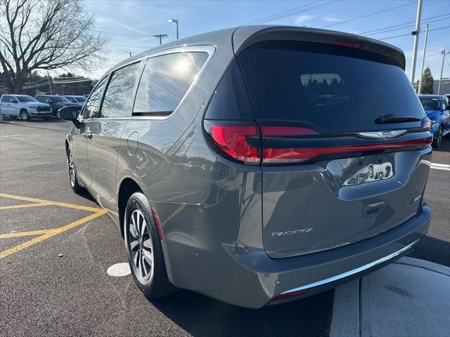 new 2023 Chrysler Pacifica Hybrid car, priced at $46,857