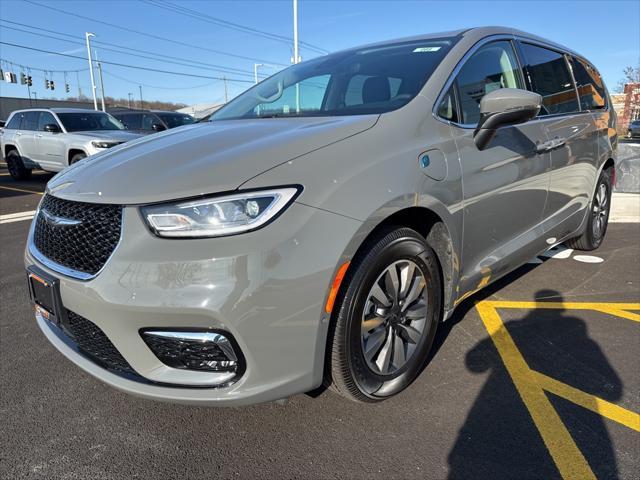 new 2023 Chrysler Pacifica Hybrid car, priced at $46,857