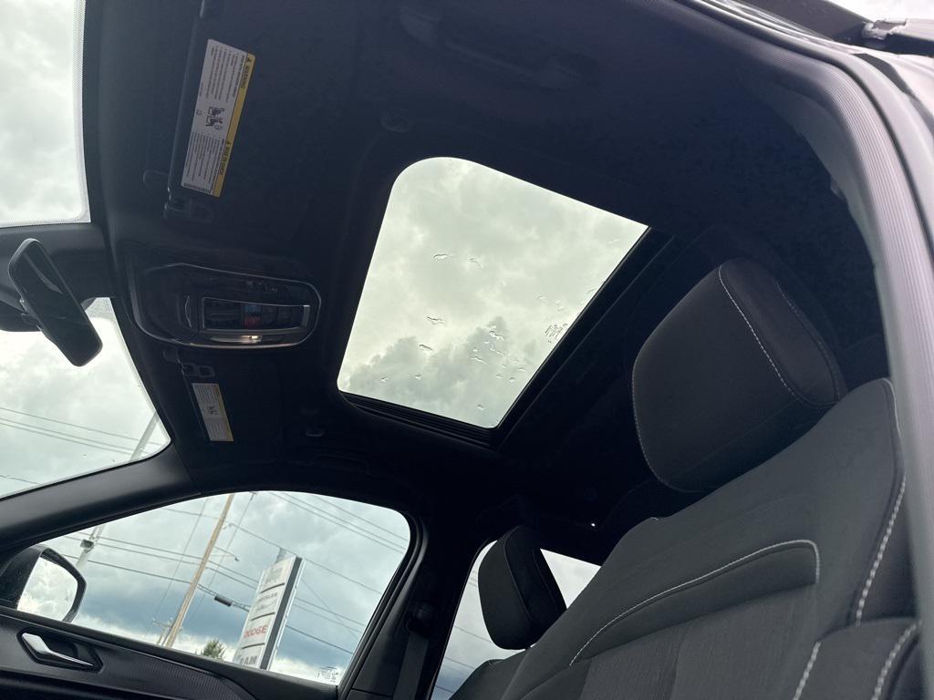 new 2025 Jeep Grand Cherokee car, priced at $44,665