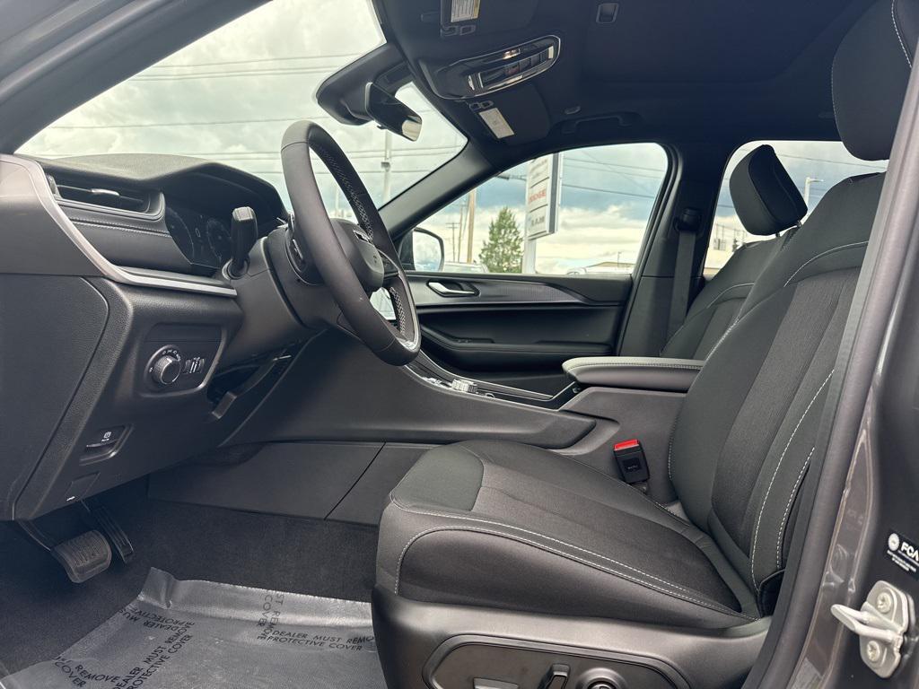 new 2025 Jeep Grand Cherokee car, priced at $44,665