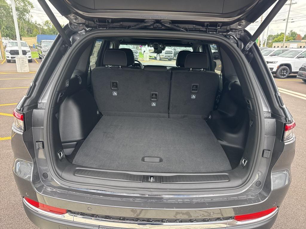 new 2025 Jeep Grand Cherokee car, priced at $44,665