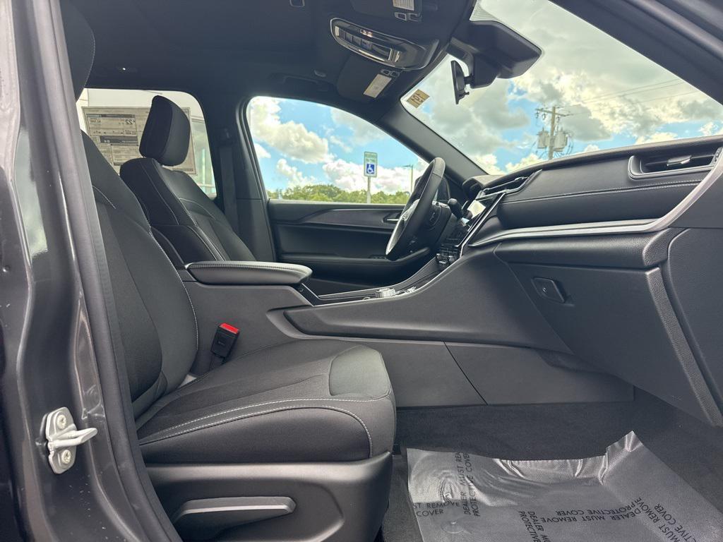 new 2025 Jeep Grand Cherokee car, priced at $44,665