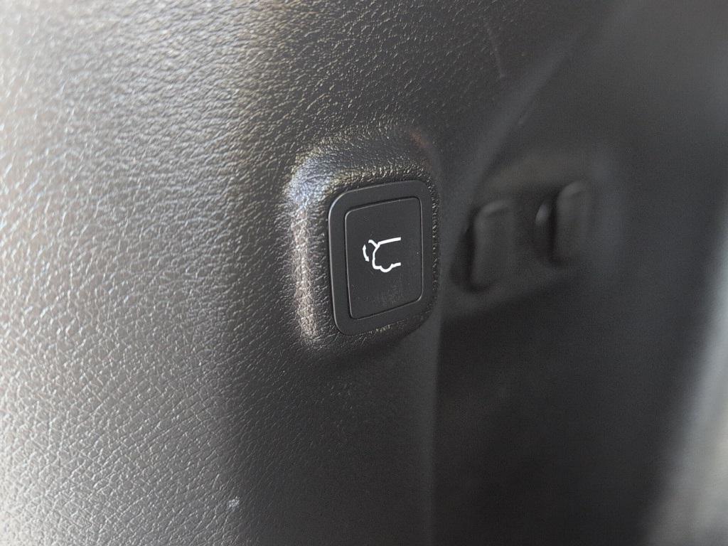 used 2022 Jeep Cherokee car, priced at $37,354